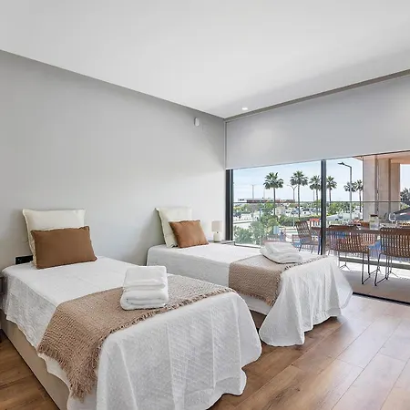 Ria Front Paradise Apartman *